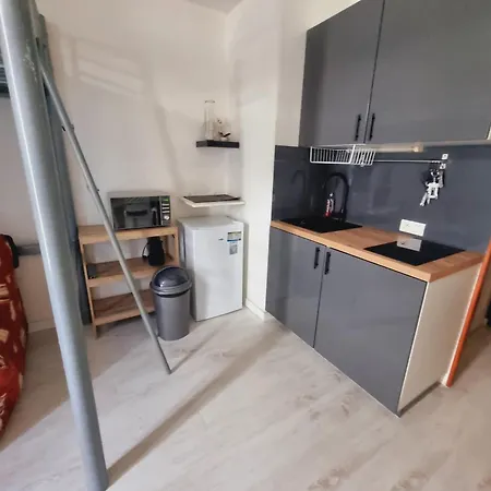 Studio Plein Coeur Juan Les Pins 3 Min A Pied De La Plage Apartment *